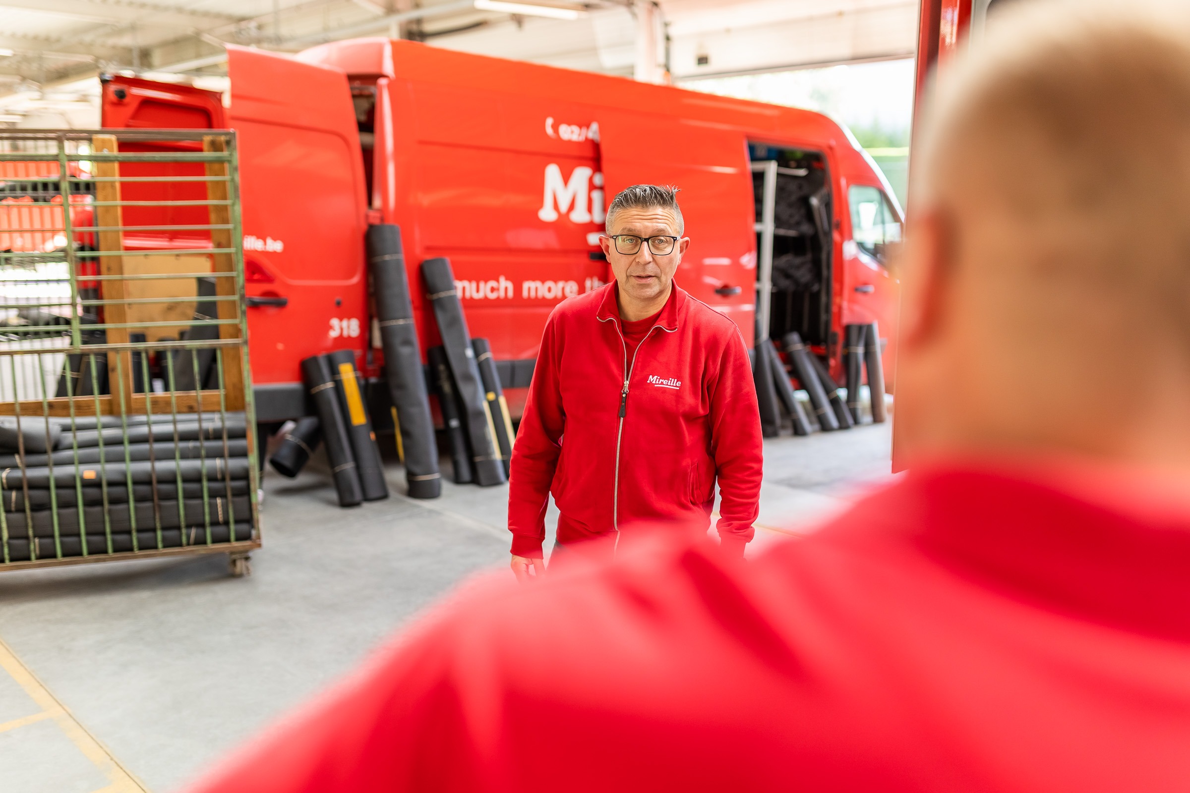 Een Mireille besteller met de typerende rode bestelwagens